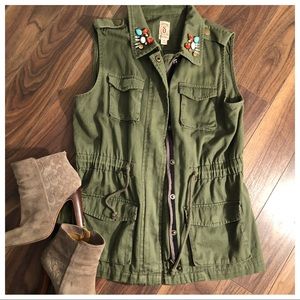 🎉1hr Price Drop🎉 Cargo Vest with Jewel Accents